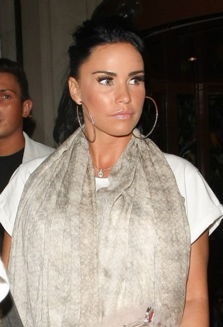 Εσπευσμένα στο νοσοκομείο η Katie Price