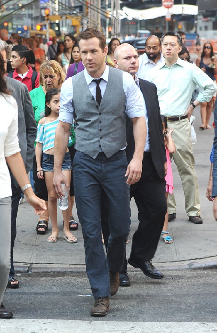 Σέξυ κι όποιος αντέξει ο Ryan Reynolds!