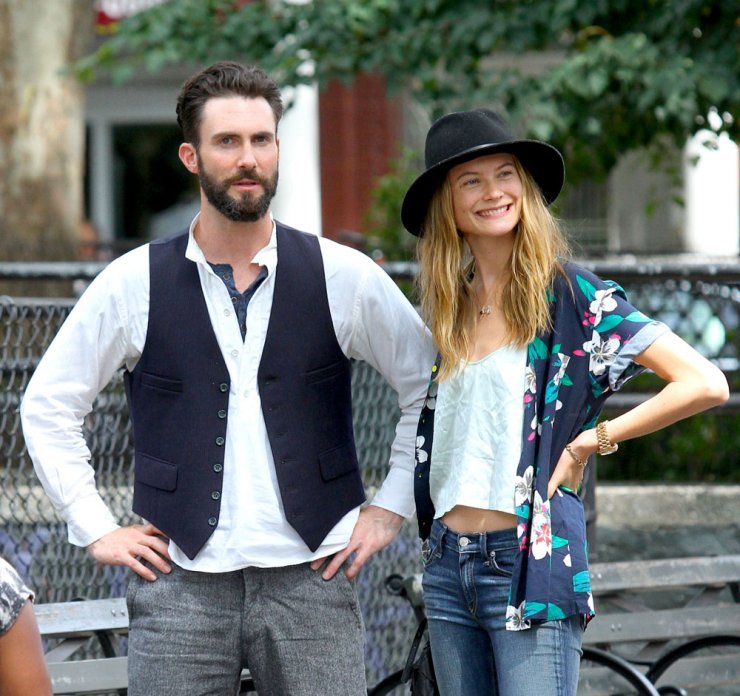 Ο τραγουδιστής των ‘’Maroon 5’’ με την αρραβωνιαστικιά του!