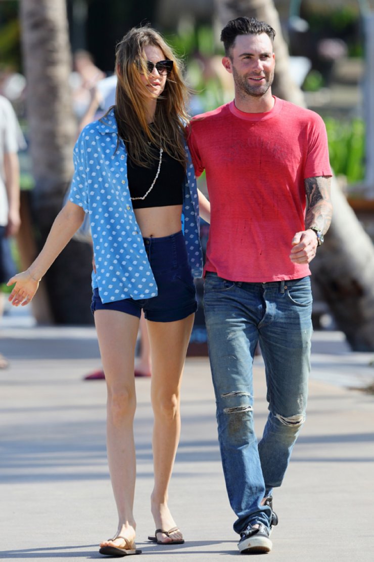 Δείτε τον πιο σέξυ άντρα του κόσμου με την αρραβωνιαστικιά του 