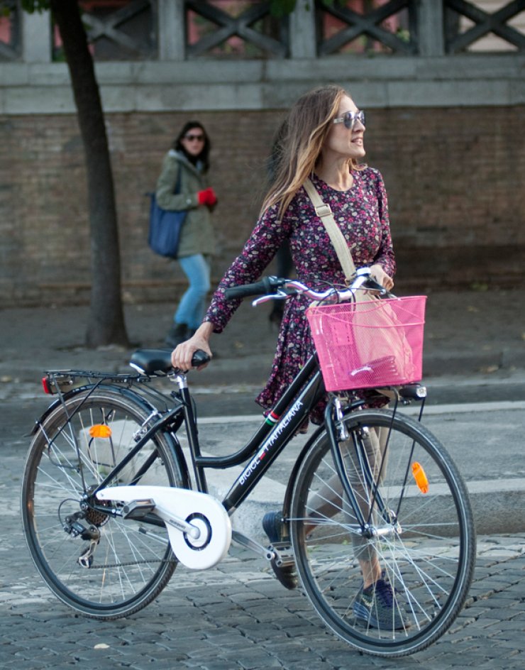 Η Sarah Jessica βολτάρει στη Ρώμη [εικόνες]