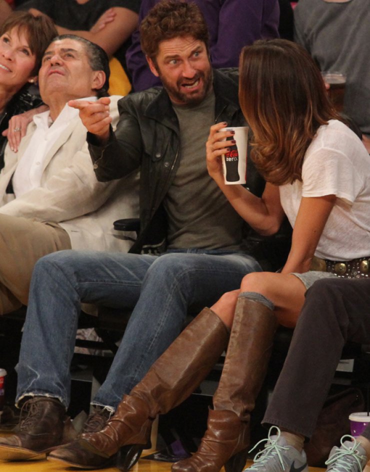 Άλλη γυναίκα στο πλευρό διάσημου εργένη του Hollywood [εικόνες]