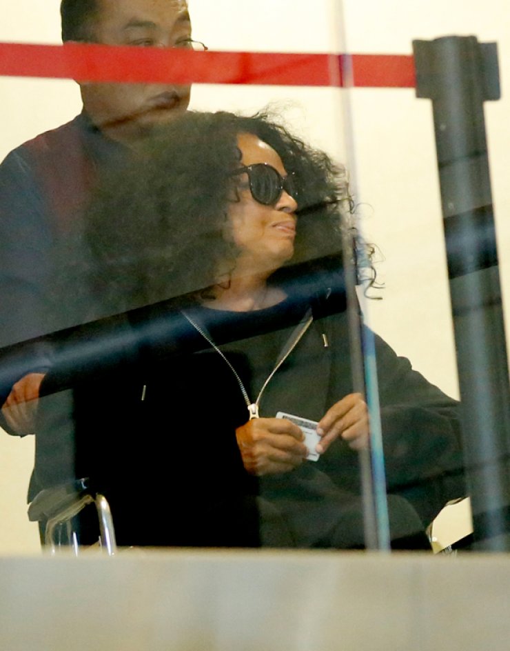 Ποια διάσημη τραγουδίστρια καθηλώθηκε σε αναπηρικό καροτσάκι; [εικόνες]