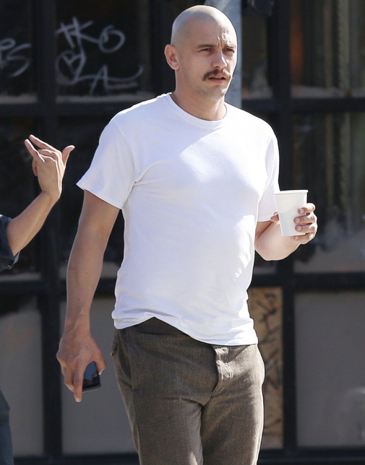 Αγνώριστος γοητευτικός εργένης του Hollywood [εικόνες]