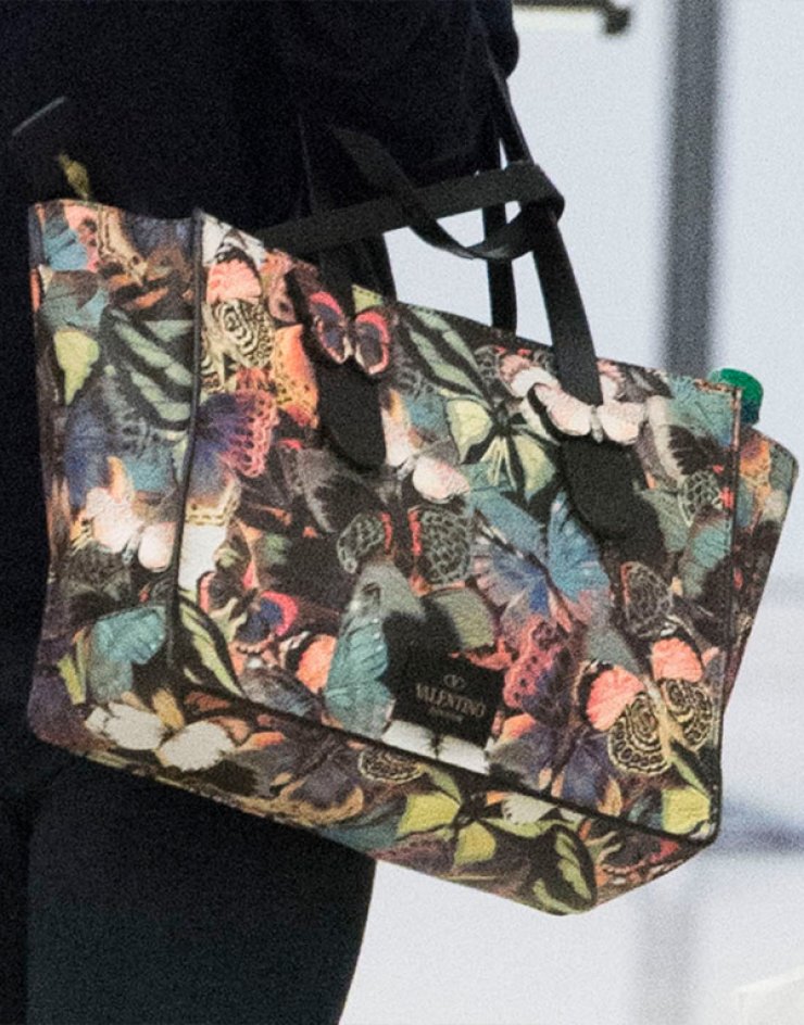 Ποιο hot item κρατάει η Katie Holmes; [εικόνες]