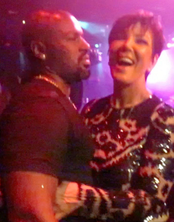 Με νέο σύντροφο η μαμά Kardashian [εικόνες]