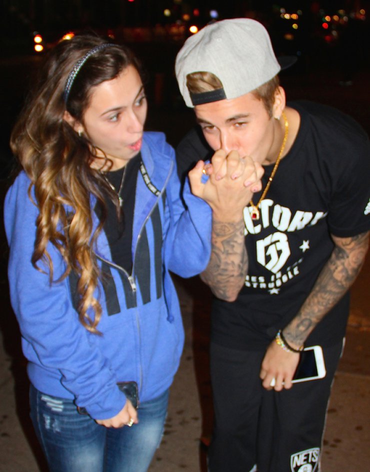 Justin Bieber: Τόσο τρυφερός με τις θαυμάστριές του [εικόνες]