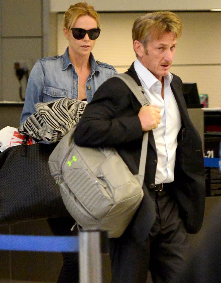Charlize Theron-Sean Penn: Ο έρωτας καλά κρατεί [εικόνες]