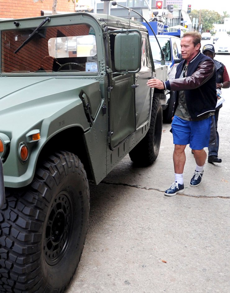 Ποιος διάσημος σταρ αλλάζει τα αυτοκίνητα σαν τα πουκάμισα; [εικόνες]