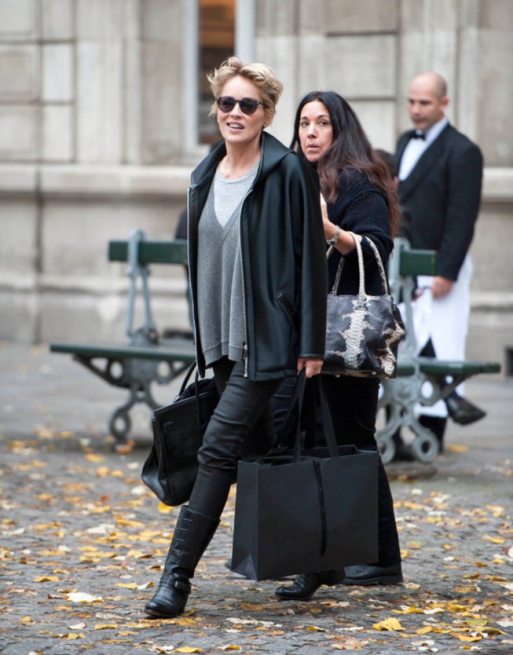 Η Sharon Stone στο Παρίσι [εικόνες]