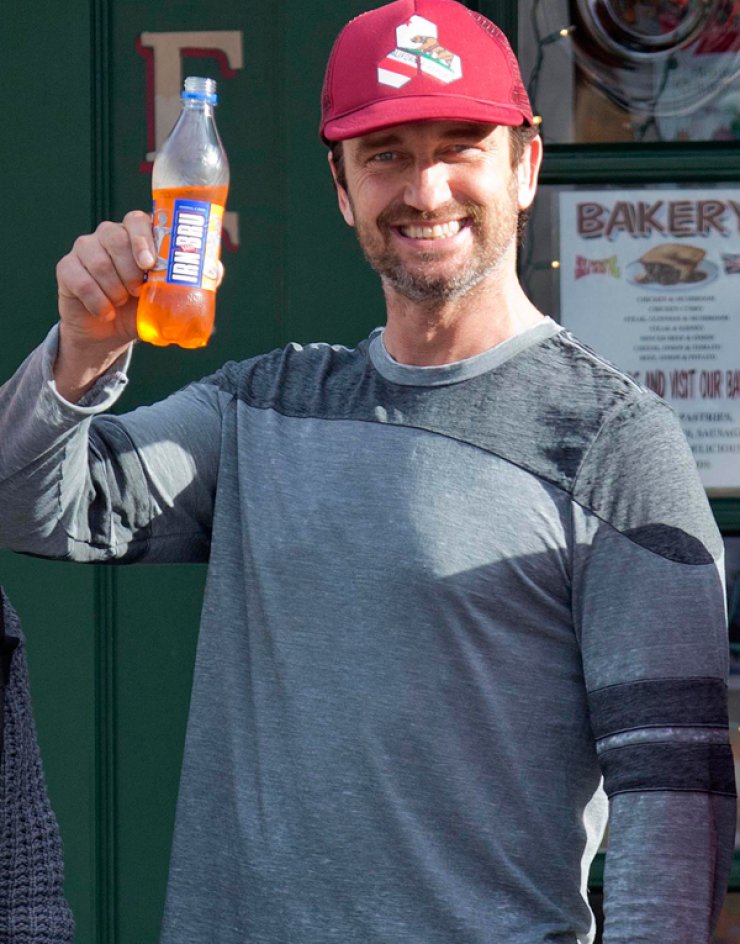 Gerard Butler: Συνεχώς με μία μπύρα στο χέρι [εικόνες]