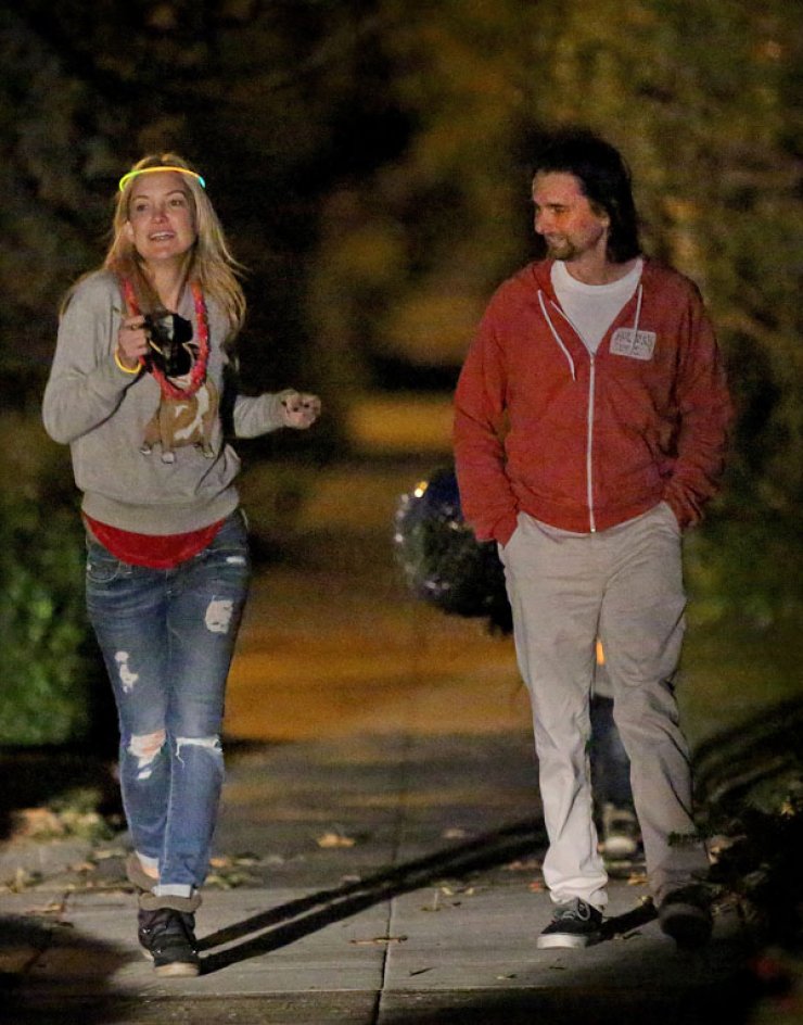 Kate Hudson: Χορεύει στη μέση του δρόμου [εικόνες]