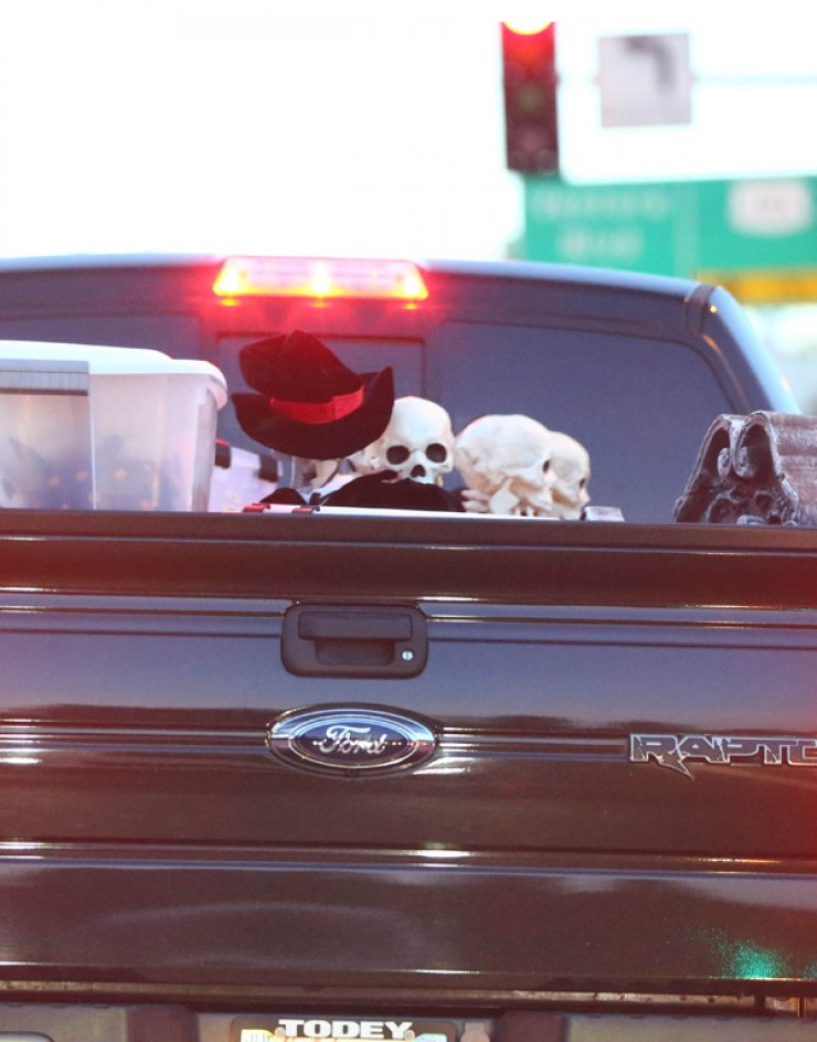 Ποιος σταρ του Hollywood βρέθηκε με σκελετούς στο αυτοκίνητο; [εικόνες]