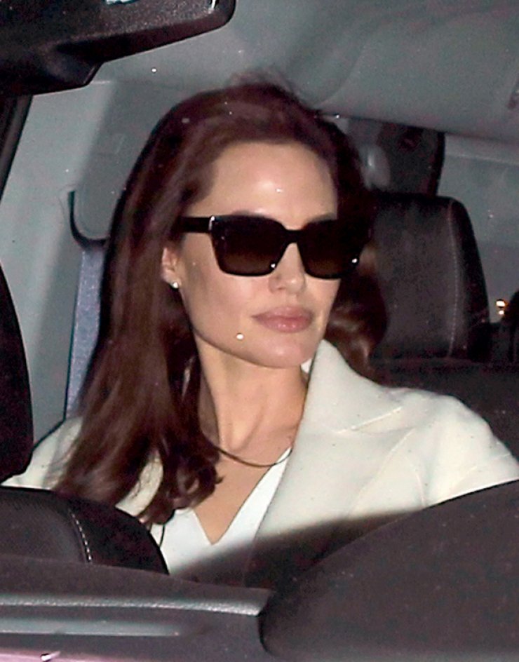 Η Angelina Jolie τώρα και σκηνοθέτης [εικόνες]