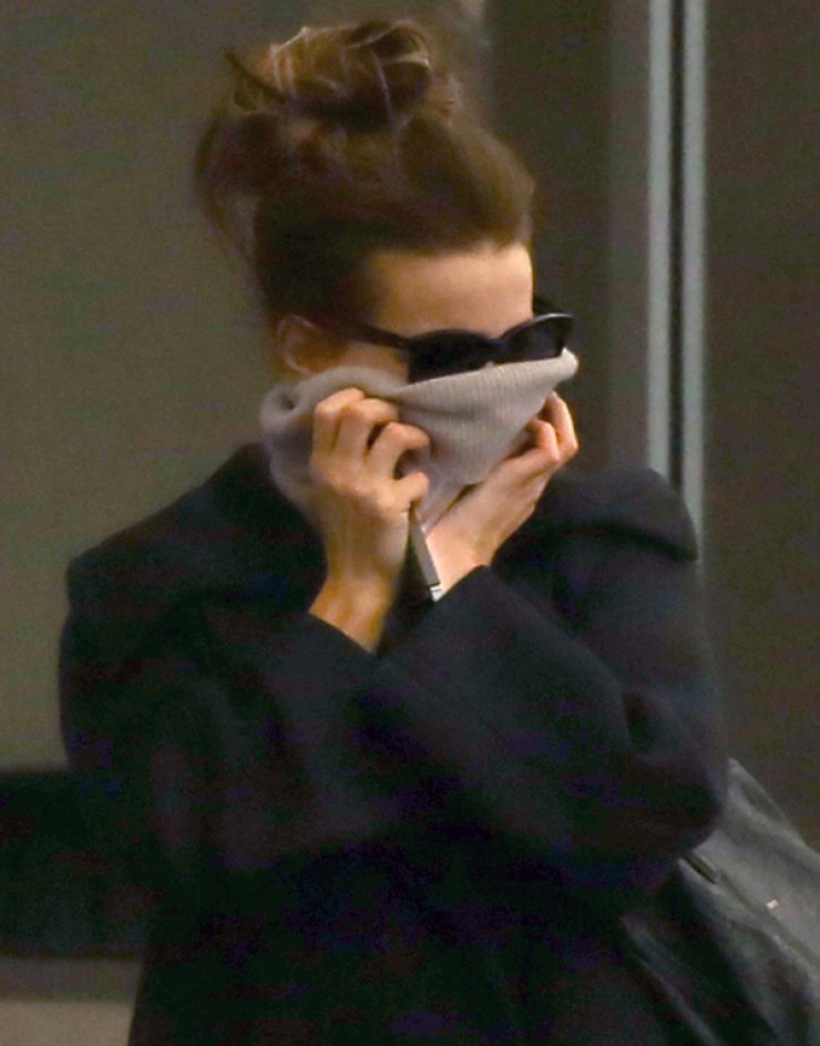 Ποια διάσημη ηθοποιός προσπαθεί να κρυφτεί από τις κάμερες; [εικόνες]