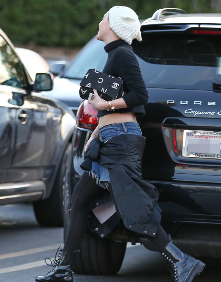 Η Miley Cyrus και το αγαπημένο της hobby [εικόνες]