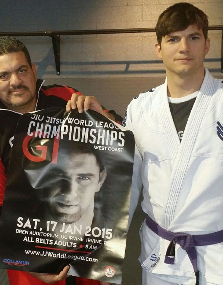 Ο Ashton Kutcher…άλλαξε επάγγελμα; [εικόνες]