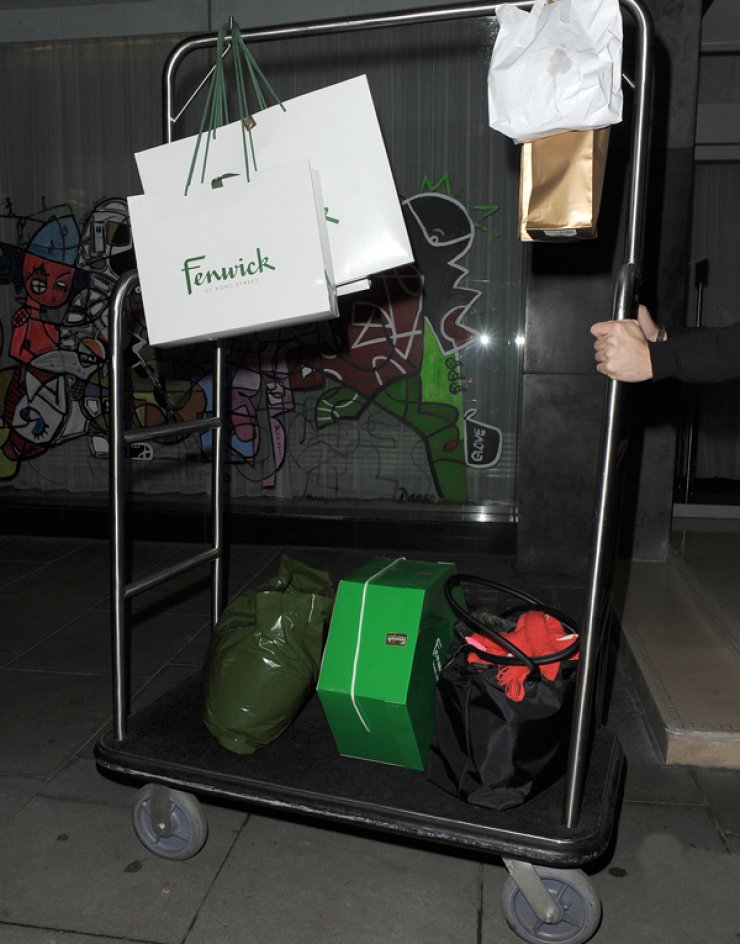 Πόσα ψωνίζει η Paris Hilton κάθε φορά που πάει shopping; [εικόνες]