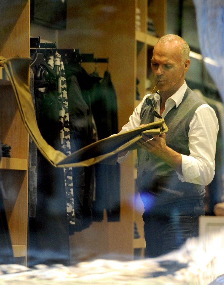 Μόλις άκουσε την υποφηφιότητά του για Χρυσή Σφαίρα πήγε για shopping [εικόνες]