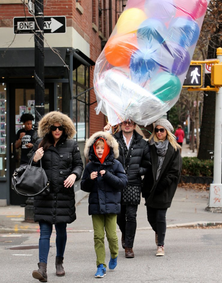 Ποια σταρ του Hollywood ετοιμάζει πυρετωδώς τα γενέθλια του γιου της; [εικόνες]