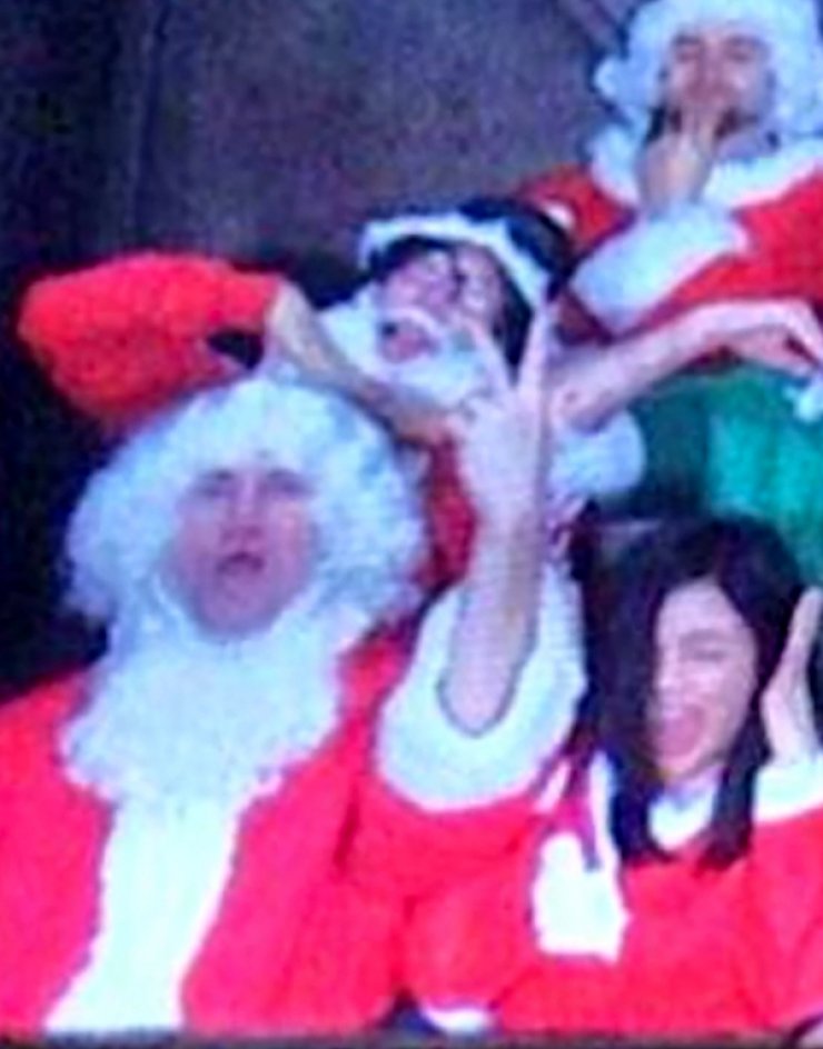 Δείτε ποιος διάσημος ηθοποιός ντύθηκε ‘Αγιος Βασίλης [εικόνες]