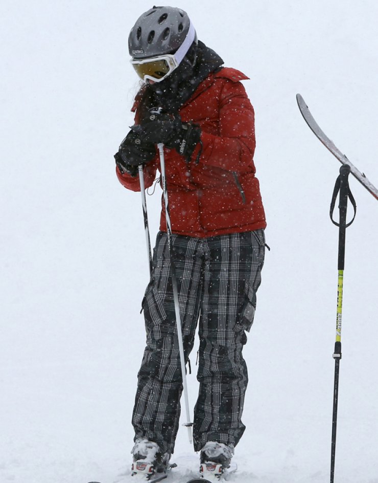 Η Elle MacPherson διακοπές στο χιονισμένο Αspen [εικόνες]