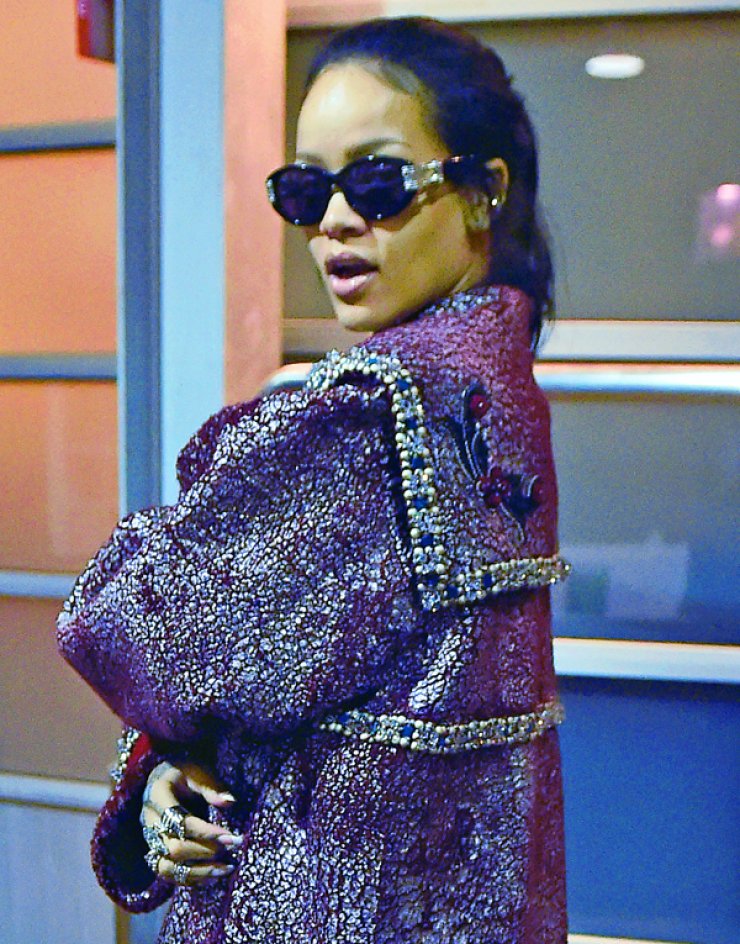 Τι τρέχει αυτή την περίοδο η Rihanna; [εικόνες]