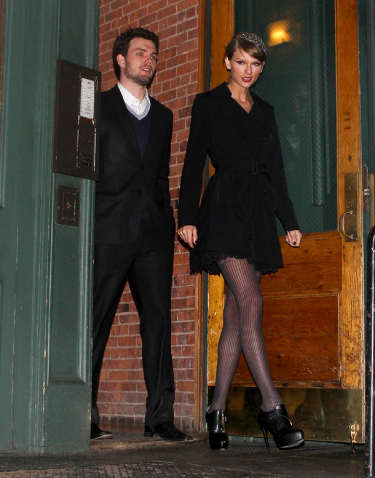 Aυτός είναι ο κούκλος αδερφός διάσημης τραγουδίστριας [εικόνες]