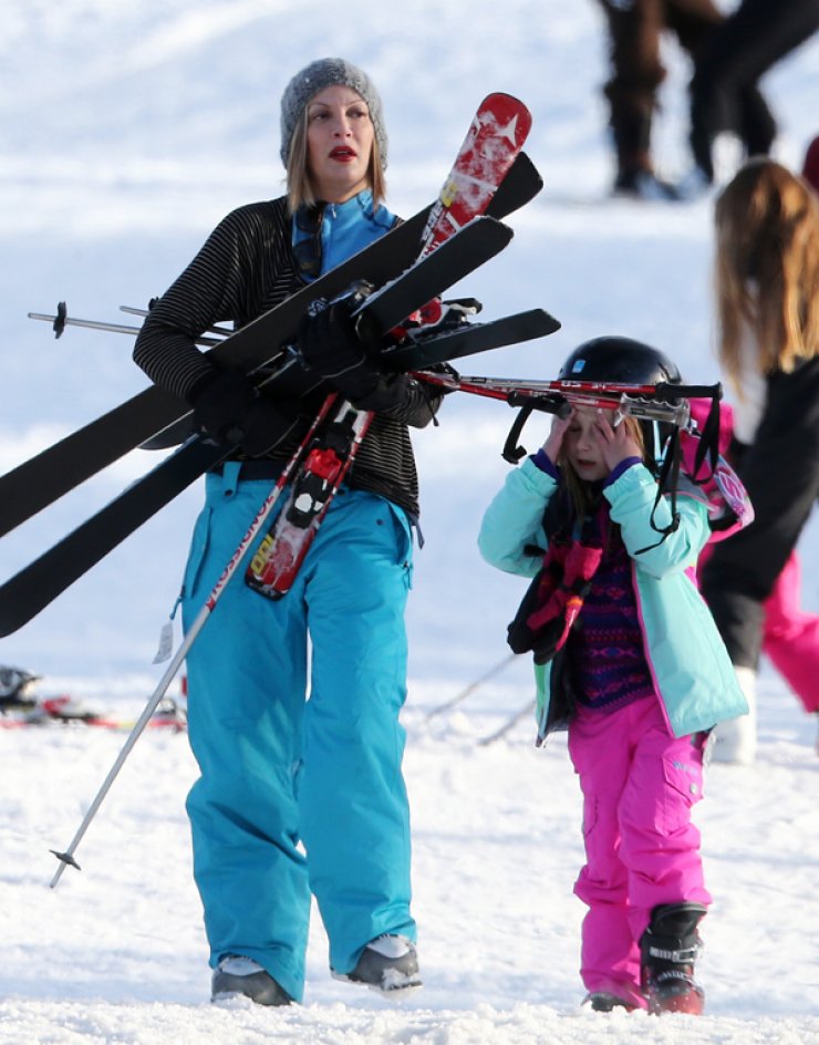 Η Tori Spelling το διασκεδάζει μαζί με τα παιδιά της [εικόνες]