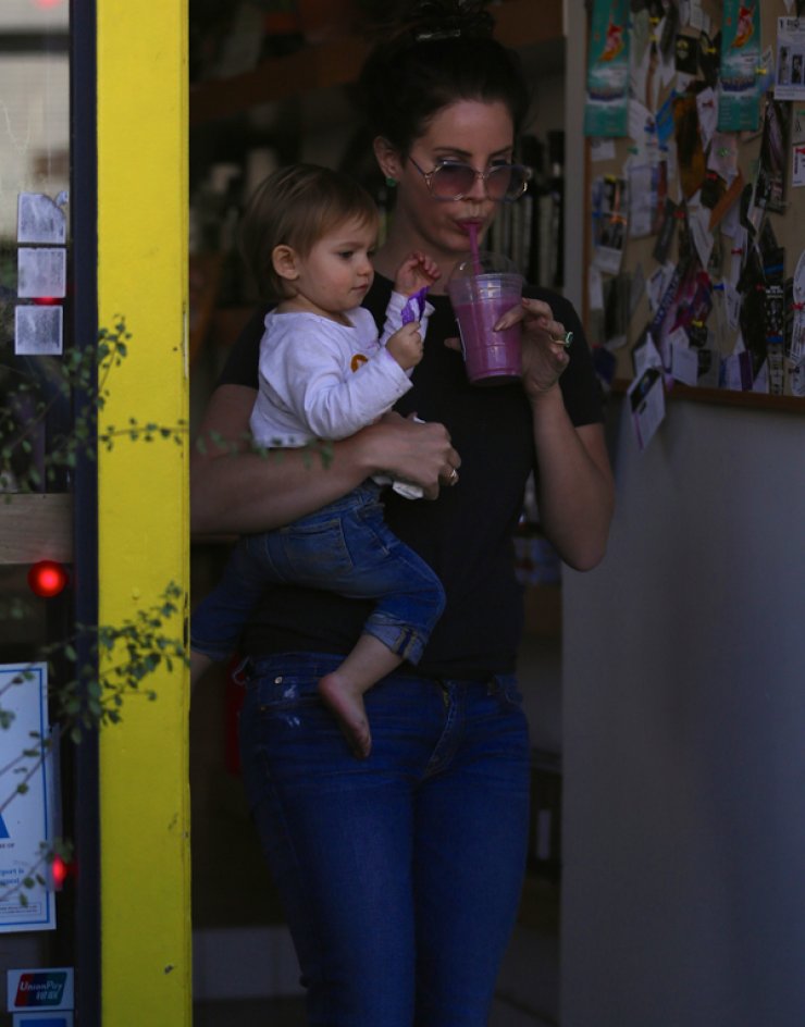 Lana Del Ray: Υιοθέτησε παιδί; [εικόνες]