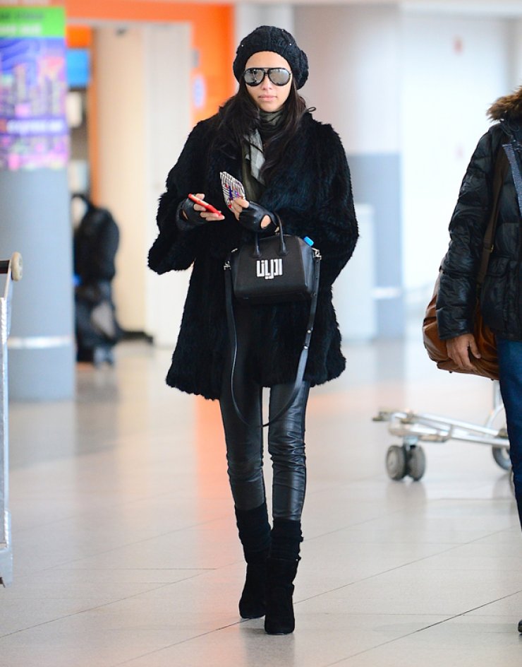 Adriana Lima: Σέξυ ακόμη και στο αεροδρόμιο [εικόνες]
