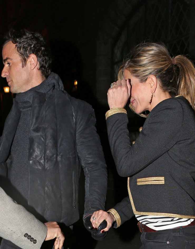 Jennifer Aniston: Πεντάωρο ρομαντικό δείπνο με το σύντροφό της [εικόνες]