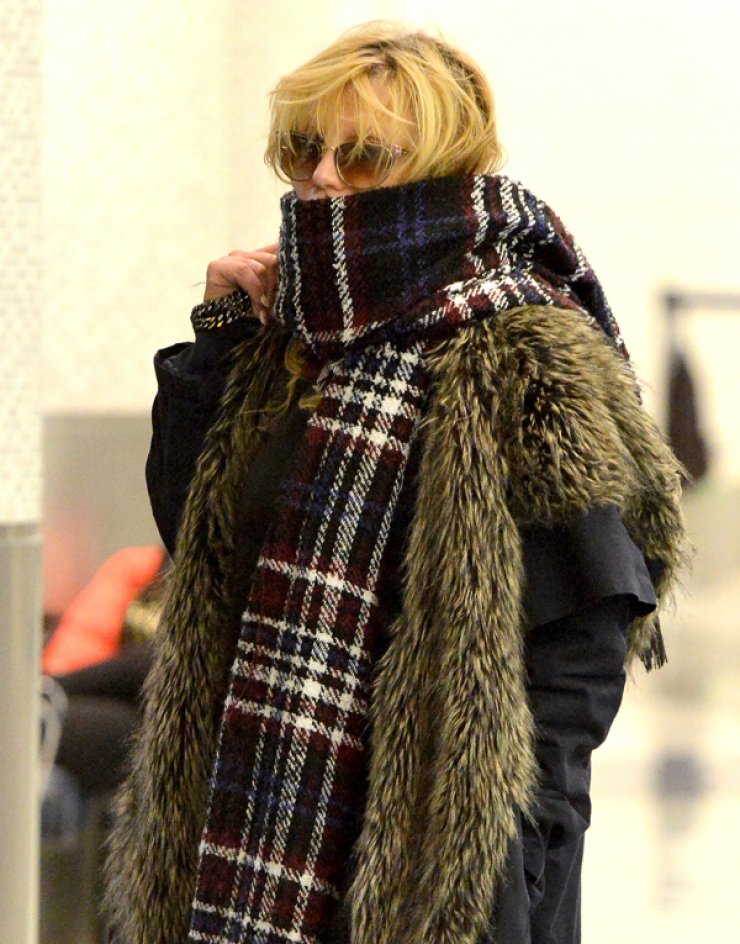 Ποια διάσημη προσωπικότητα κρύβεται πίσω από τα ρούχα; [εικόνες]