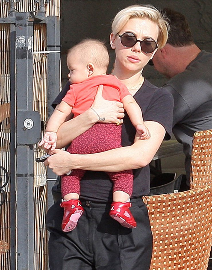 Η Scarlett Johansson είναι μία ευτυχισμένη μαμά [εικόνες]