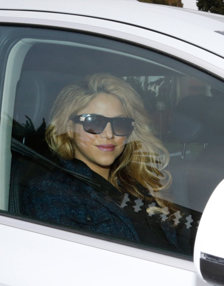 Η Shakira τρισευτυχισμένη πήγε σπίτι με το δεύτερο μωράκι της [εικόνες]