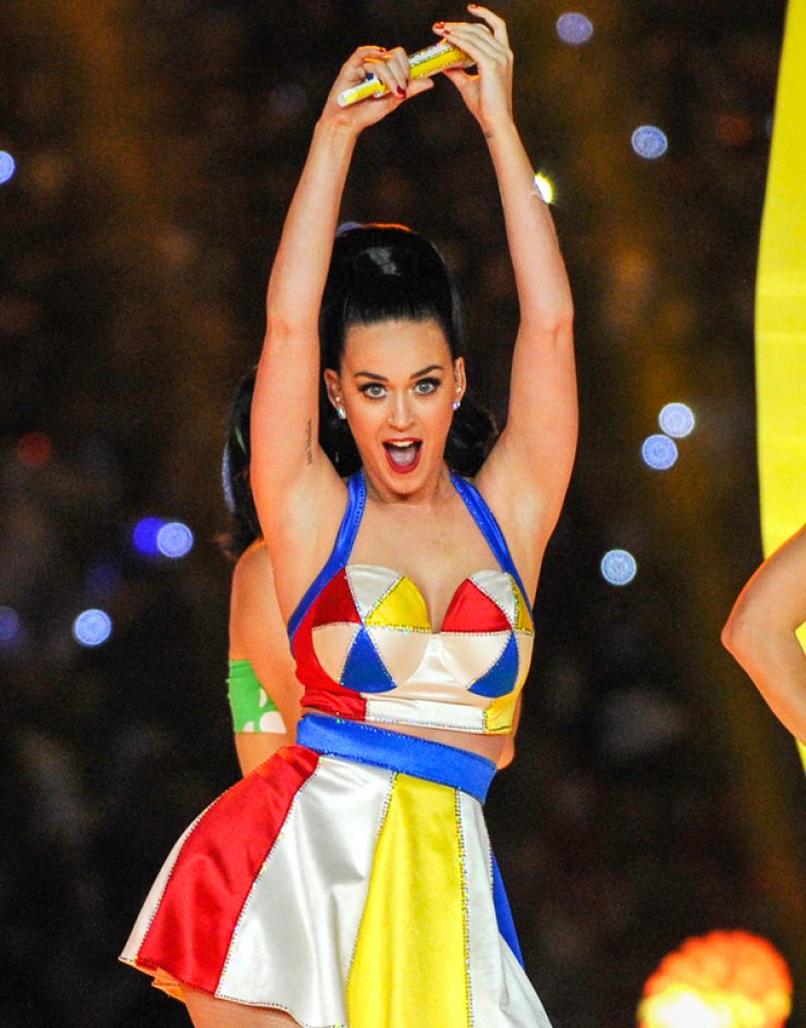 Η Katy Perry ανέβασε τη θερμοκρασία στο Super Bowl [εικόνες]