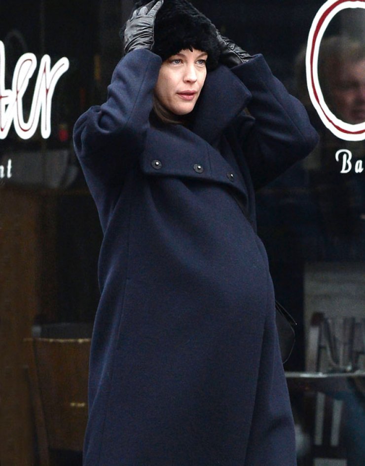 Η Liv Tyler λίγες μέρες πριν να φέρει στο κόσμο το μωράκι της [εικόνες]