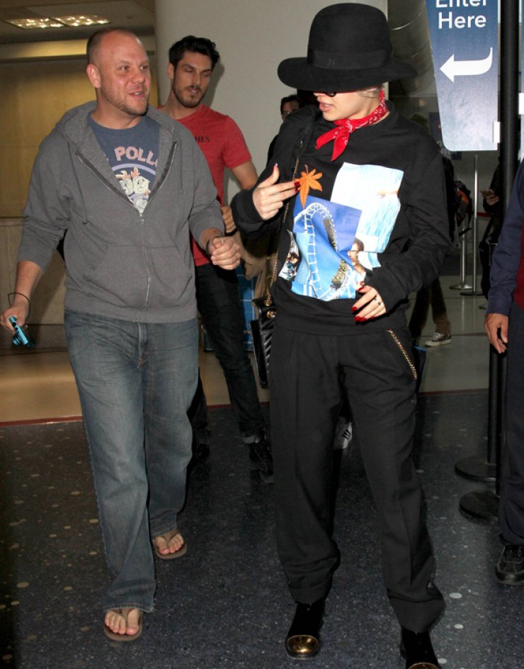 Rita Ora: Ο έρωτάς της καλά κρατεί [εικόνες]