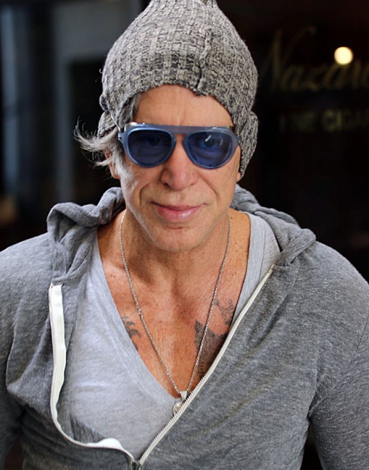 Mickey Rourke: Αρνείται να μεγαλώσει [εικόνες]