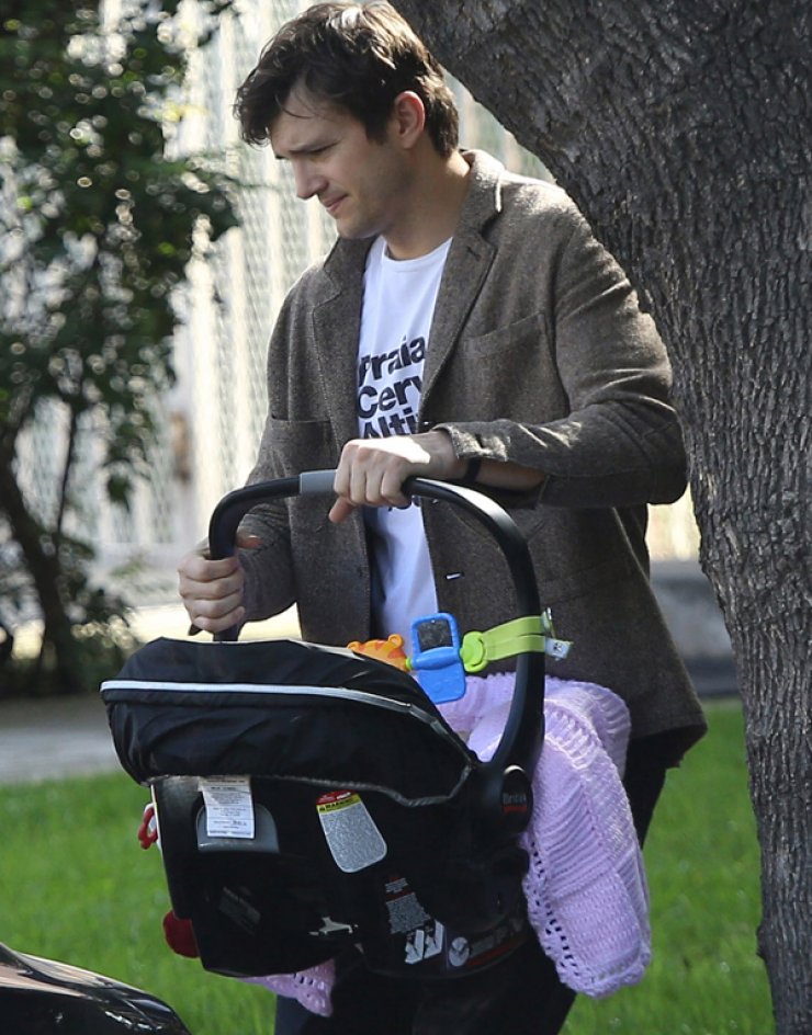 Ashton Kutcher: Του πάει ο ρόλος του μπαμπά [εικόνες]
