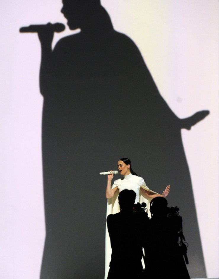 Δείτε ποιοι τραγούδησαν στη σκηνή των Grammy Awards; [εικόνες]