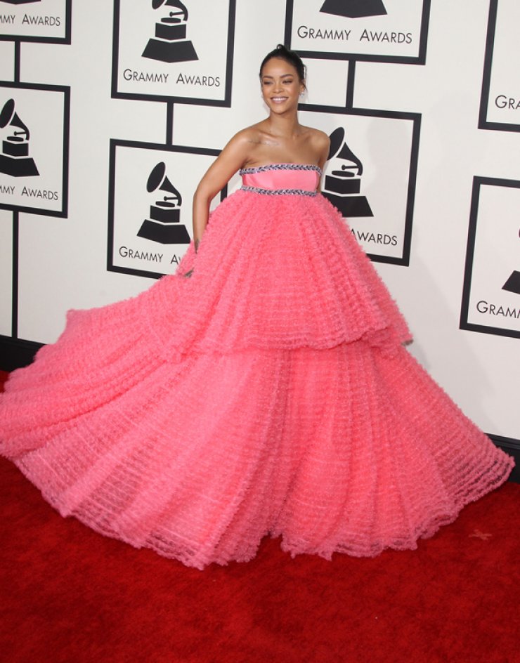 Το πιο εντυπωσιακό κόκκινο χαλί είναι αυτό των Grammy Awards [εικόνες]