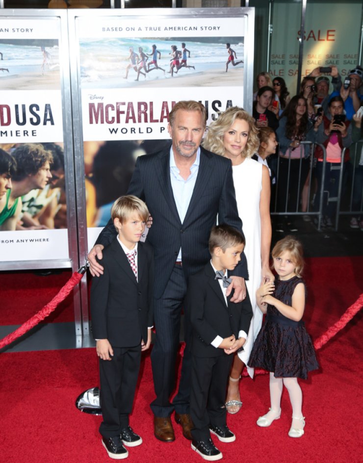 Ο Kevin Costner με όλη την οικογένειά του στην πρεμιέρα της ταινίας του [εικόνες]