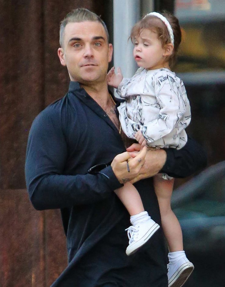 Ο Robbie Williams με τις γυναίκες της ζωής του [εικόνες]