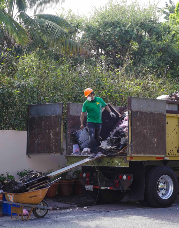 Άρχισε η ανακαίνιση μετά την πυρκαγιά στο σπίτι διάσημου ηθοποιού [εικόνες]