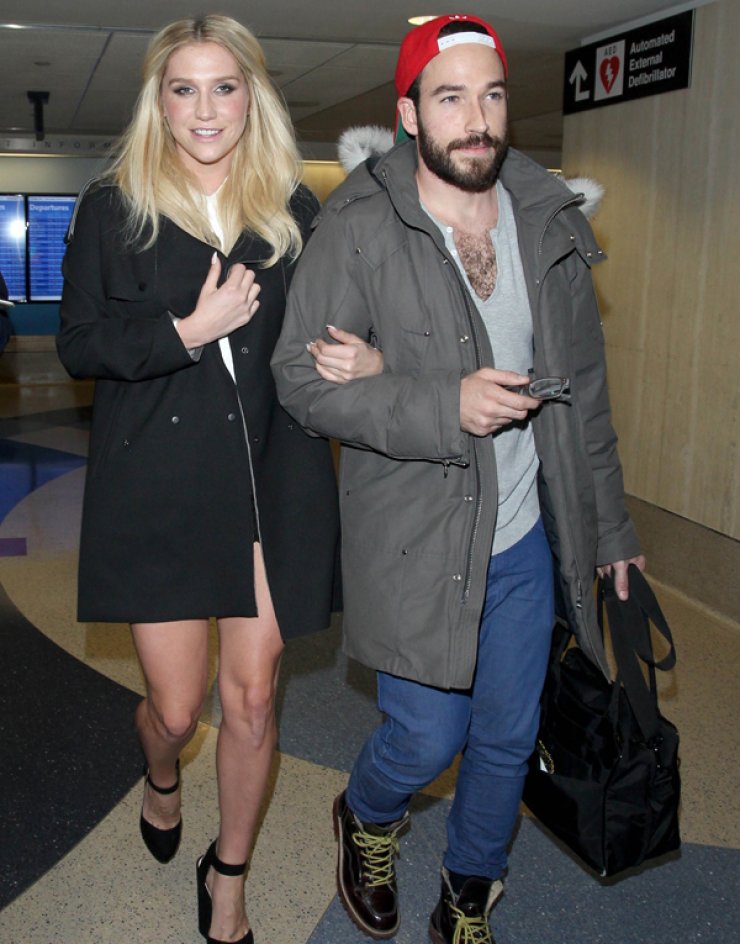 O νέος έρωτας διάσημης τραγουδίστριας [εικόνες]