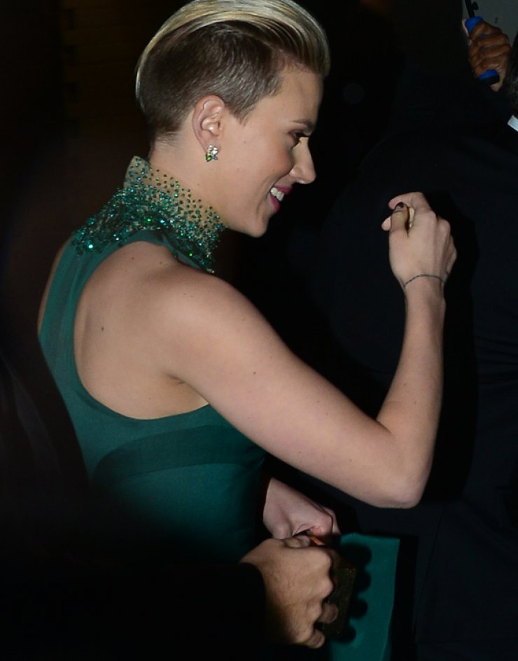 Scarlett Johansson: Με μοικάνα μαλλί στα Oscar [εικόνες]