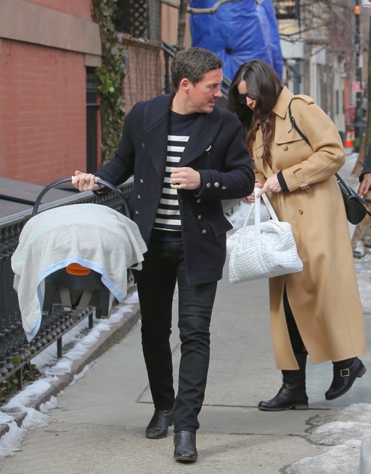 Liv Tyler: Μαζί με το νεογέννητο μωρό στο σπίτι [εικόνες]