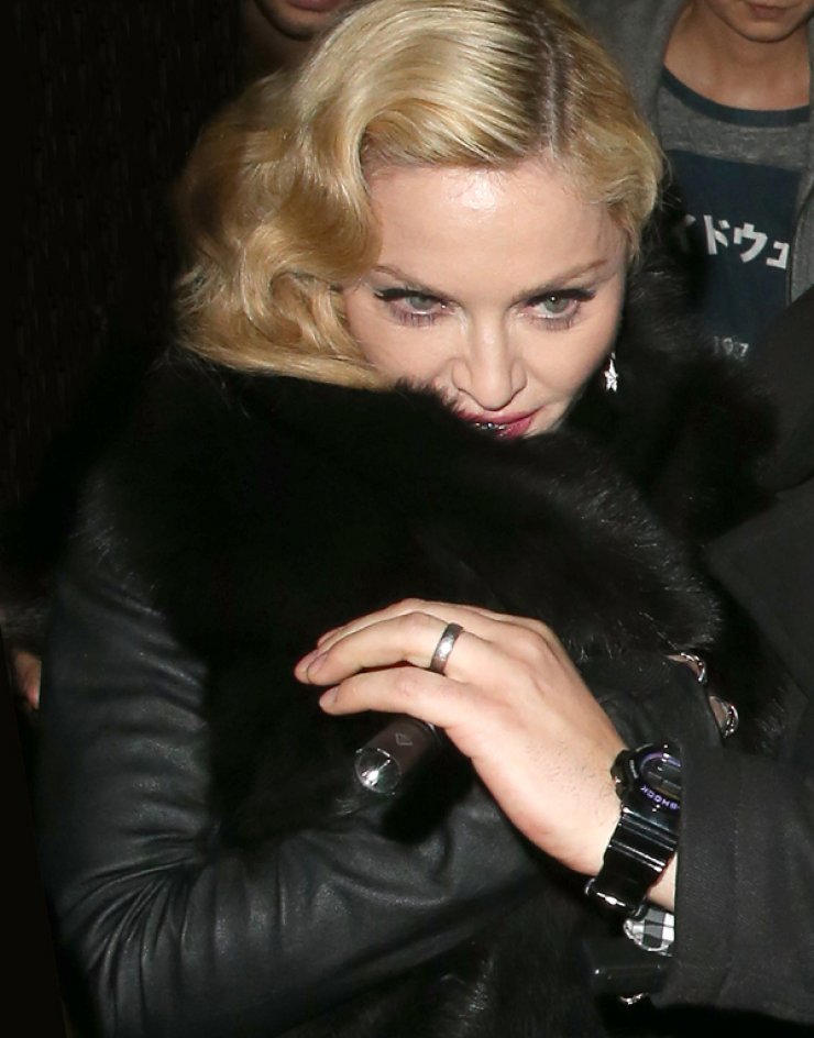 H πρώτη εμφάνιση της Madonna μετά την πτώση της [εικόνες]