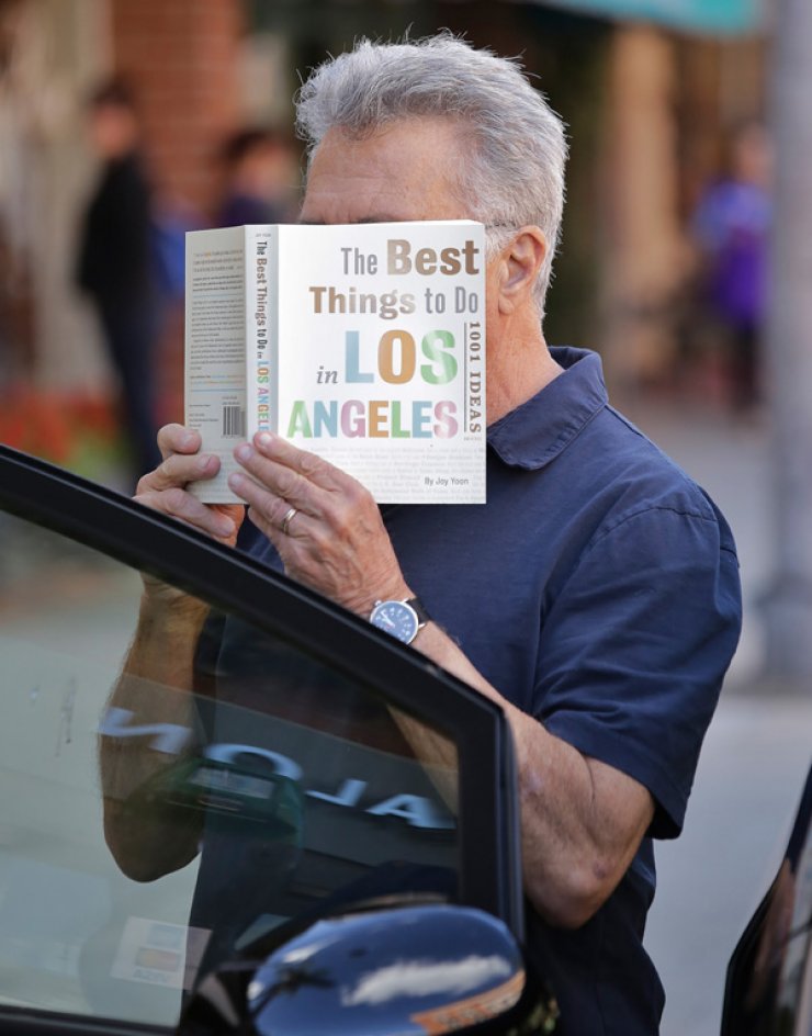 Δείτε το απίστευτο βιβλίο που διαβάζει διάσημος ηθοποιός του Hollywood [εικόνες]